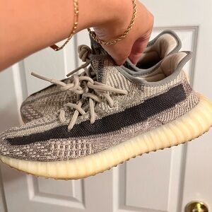 Yeezy Zion Size 7